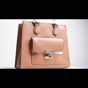 NWT‼️ Michael Kors Leather Messenger Saffiano Bag
